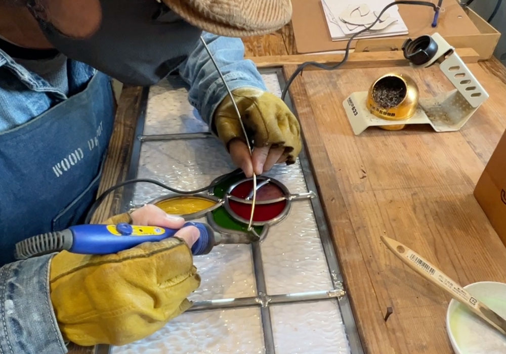② 実は、私が作っています オーナー自らハンダごてを握る製作風景