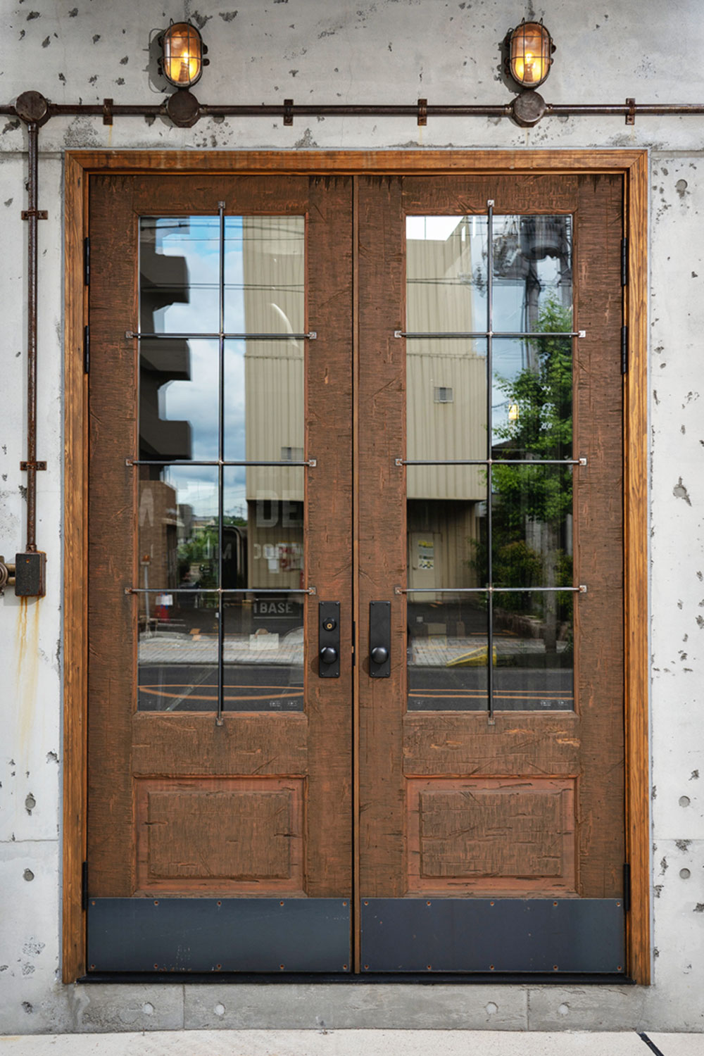 木製ドアに使用されるこだわりのマイナスビス