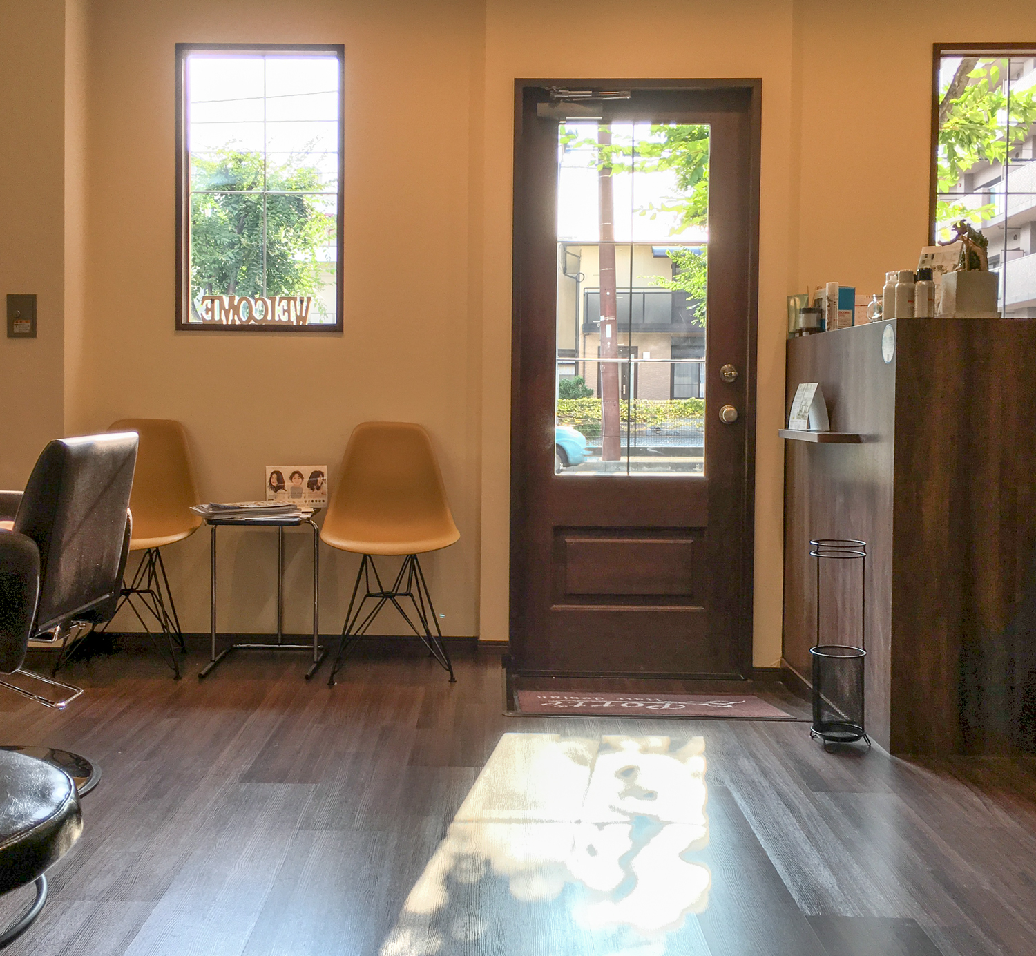 美容室Porte 店内と玄関ドアの関係