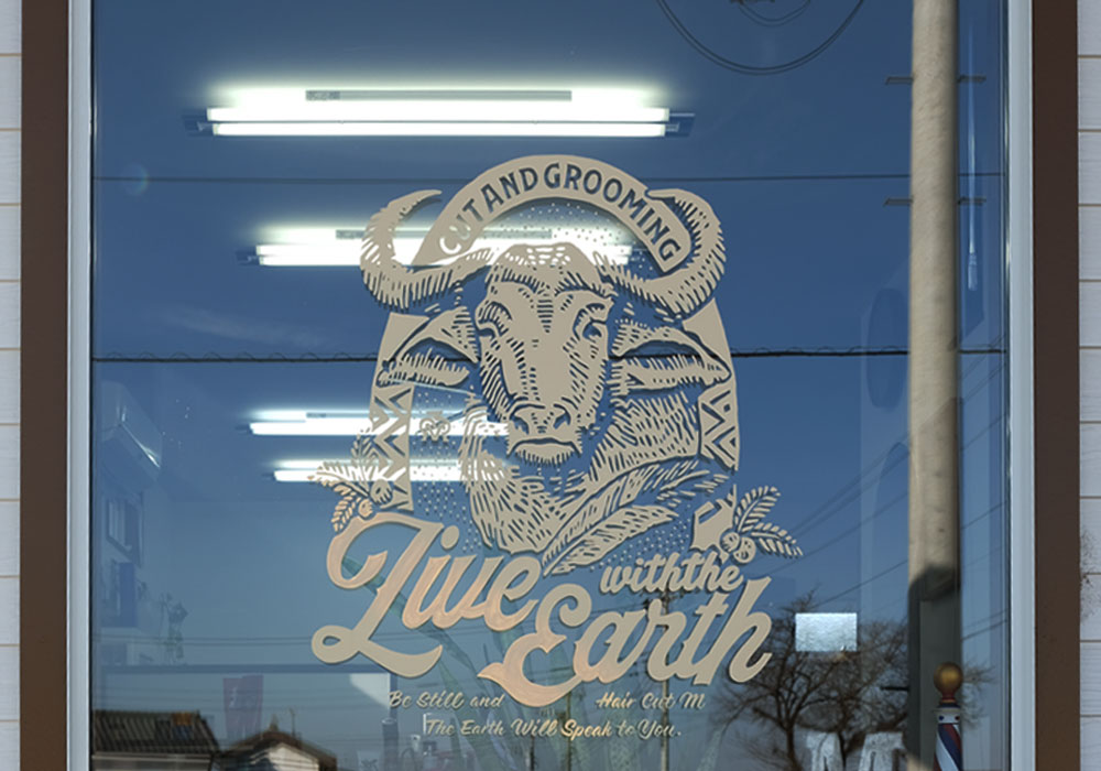 店舗の窓ガラスに施されたグラフィックアート