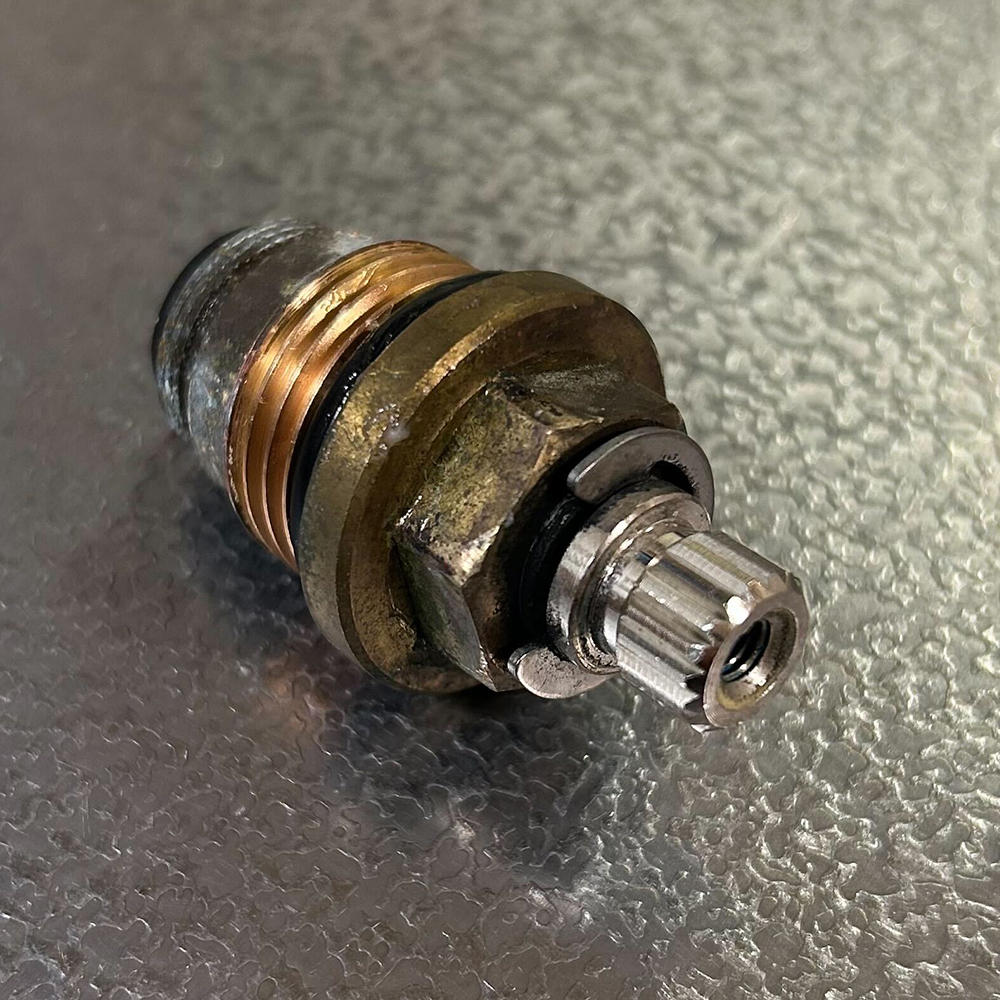 取り外した古いスピンドル