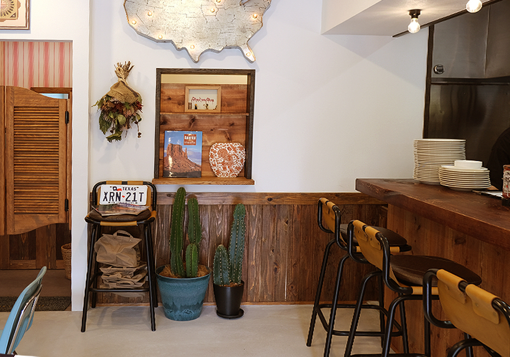DIYで作り上げられたアメリカン・ヴィンテージな店内