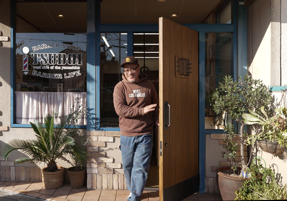 BARBER SHOP TSUDOI様 設置直後の木製玄関ドア