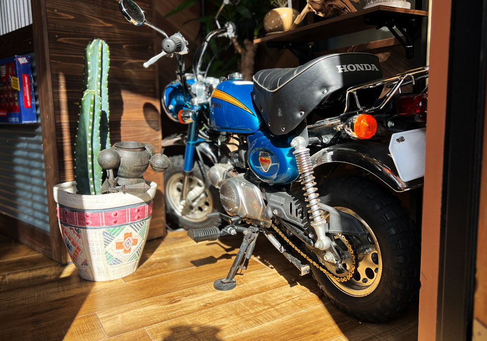 店内に展示されたホンダ・モンキー