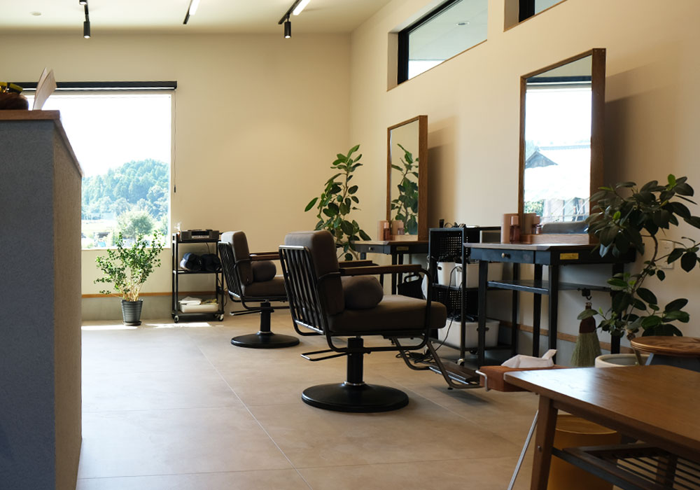 質感豊かな木製ドアのディテール