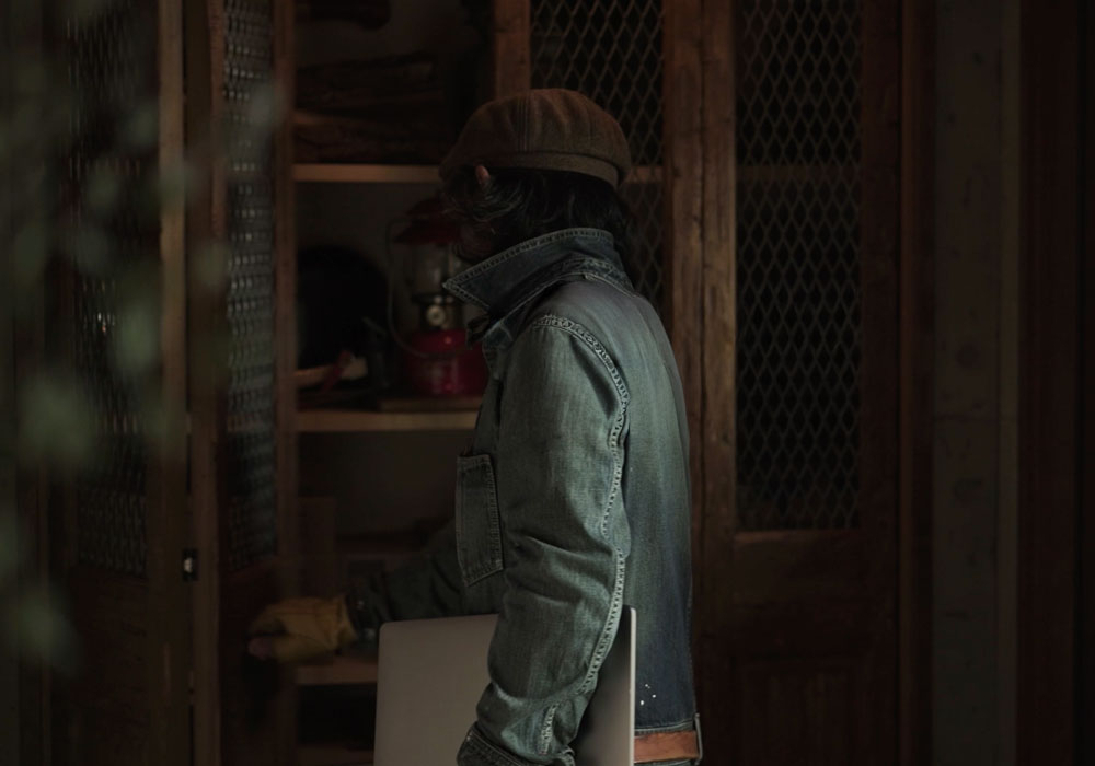 木製ドアの先にある温かい空間