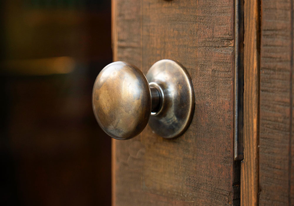 新色アンティークブラウンの真鍮ドアノブ