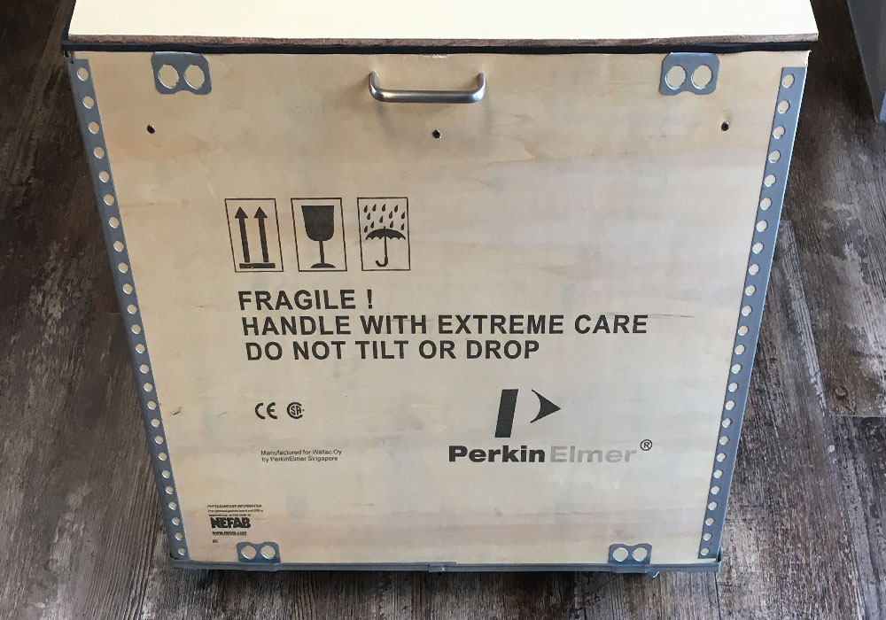 木製玄関ドア　ヴィンテージフィニッシュ　施工例画像