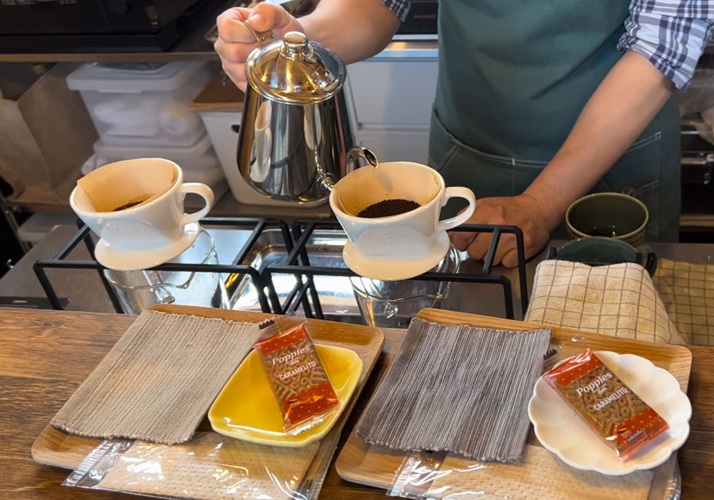 3. 「何度でも食べたくなる味」を支える手づくりの温もり：一滴ずつ丁寧に淹れられるコーヒー