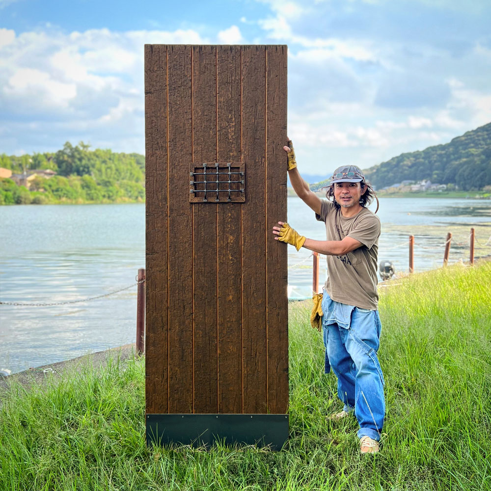 10年後、資産としての価値を証明します：出荷を待つ完成した「一輪の花」のドア