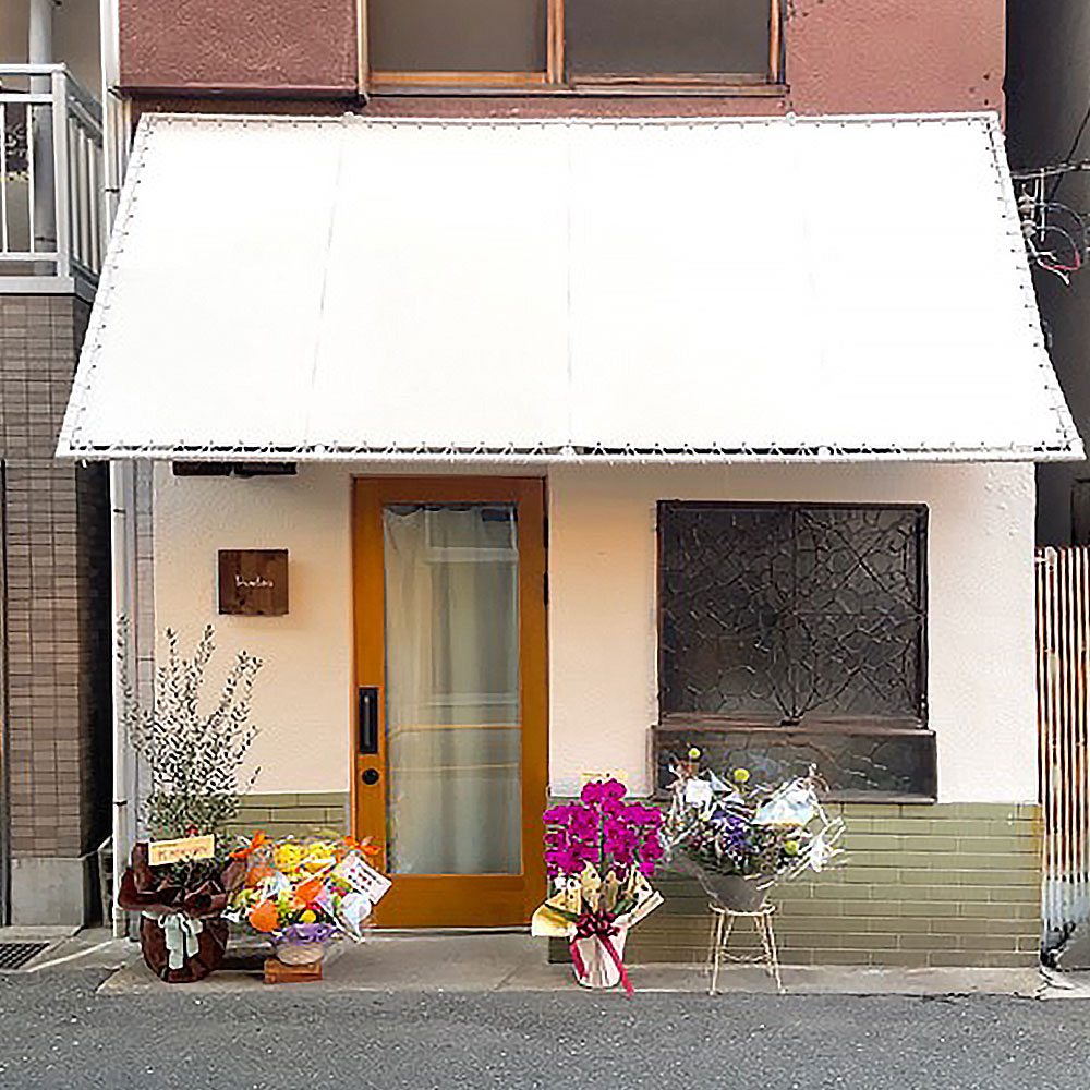 昭和レトロを現代に！木製玄関ドアで叶える温故知新のカフェリノベーション