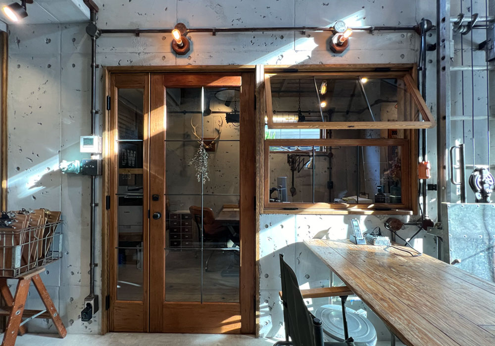 移設されたID-875とID-881:新しいショールームで輝きを増すヴィンテージ建具