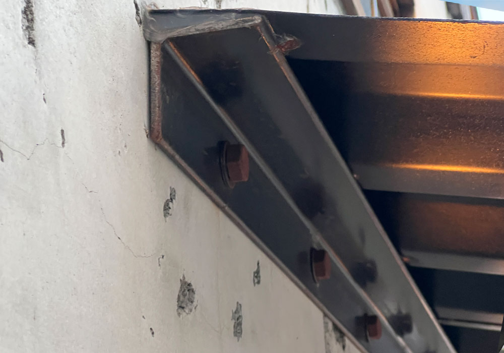 パーツ選びの鉄則：巨大な六角ボルトM24での固定