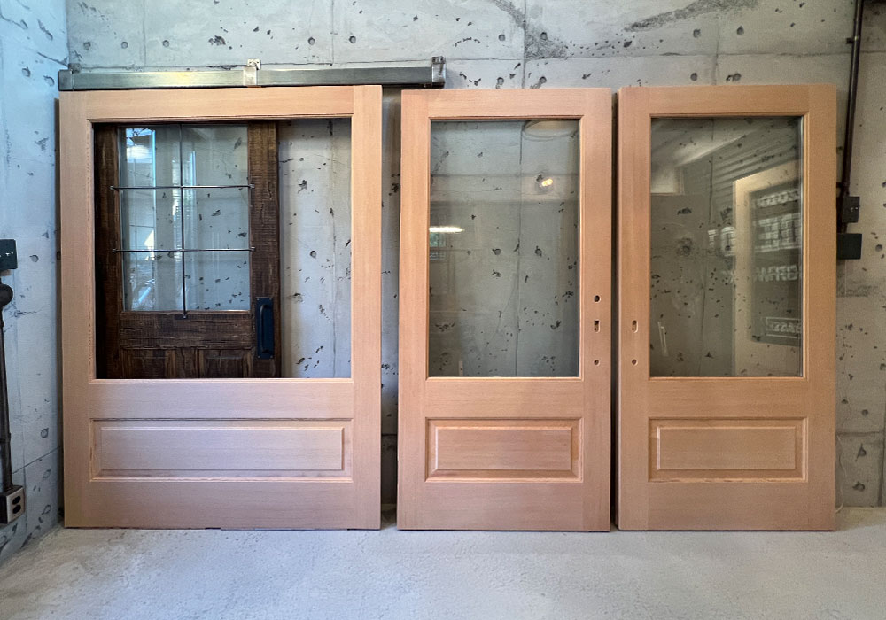 サイズオーダー製作風景：緻密に設計された多彩なドアフレーム