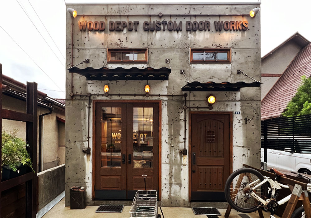 雨の日の比較：庇の効果が一目でわかる壁面の濡れ具合