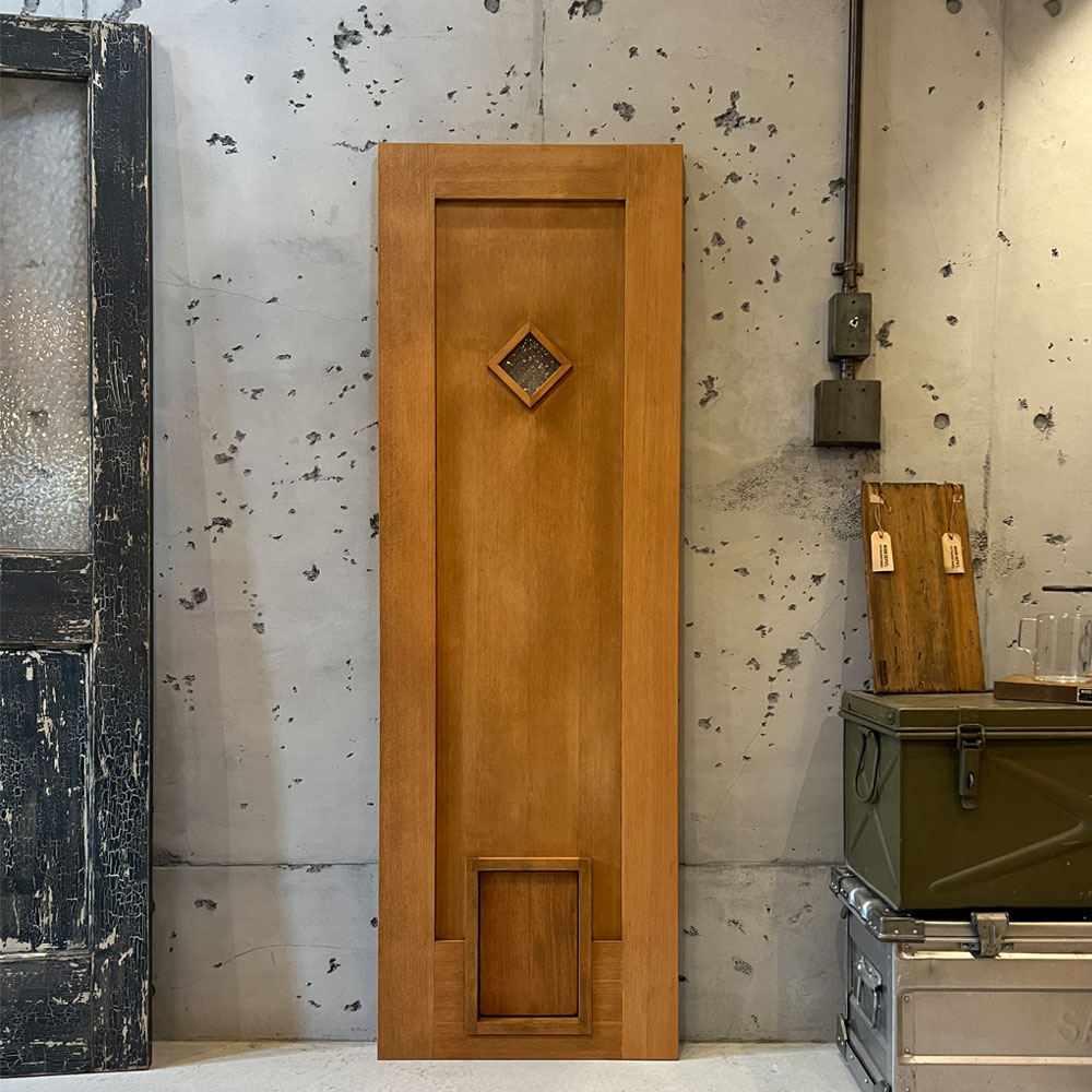 「リノベーションで叶う」ペットドアとサイズオーダードアで作る「幸せな居場所」