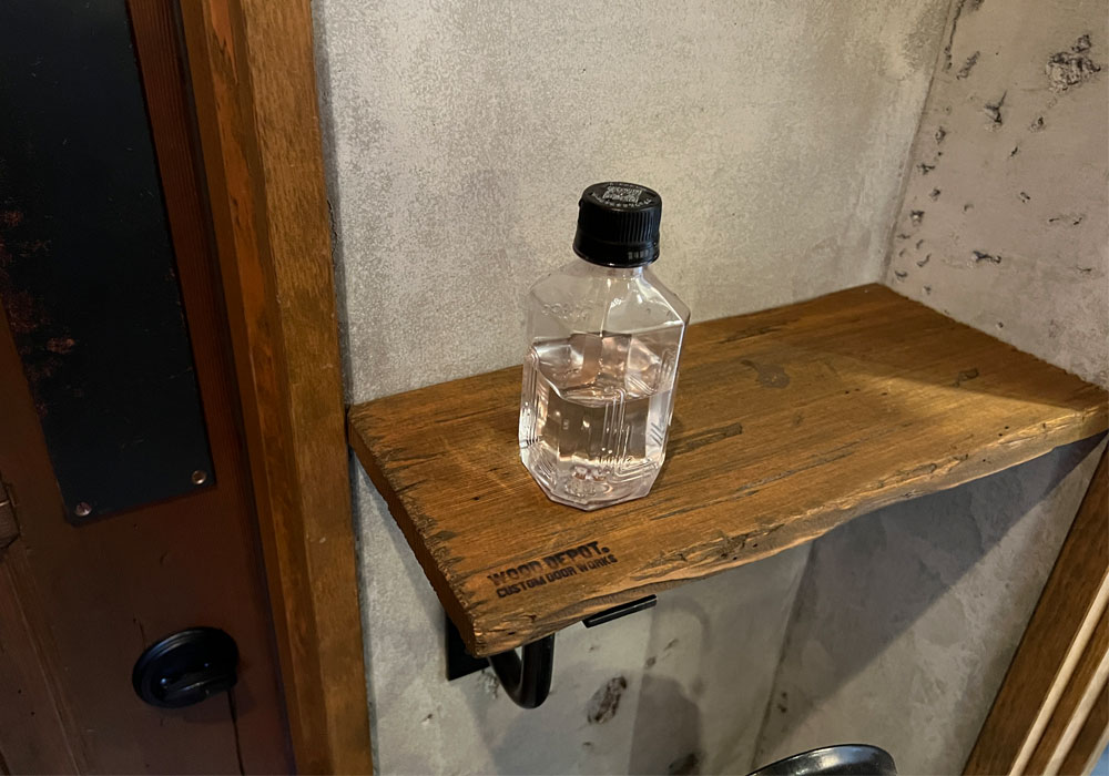 準備した水入りのペットボトル