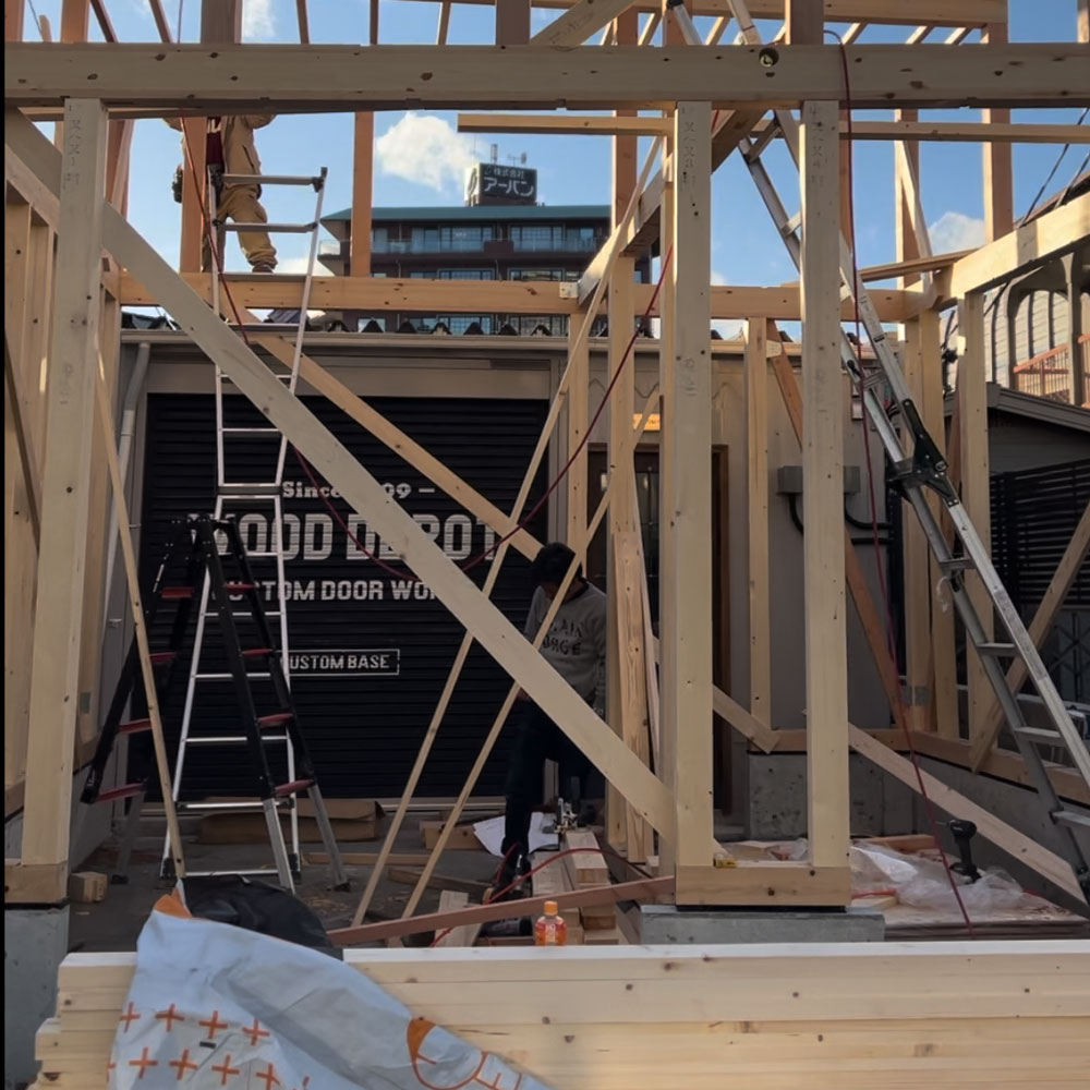 ショールームの骨組み:在来工法によるスピーディーな立ち上げ