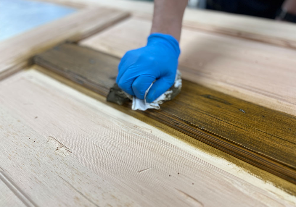 ウエスでの拭き取り作業