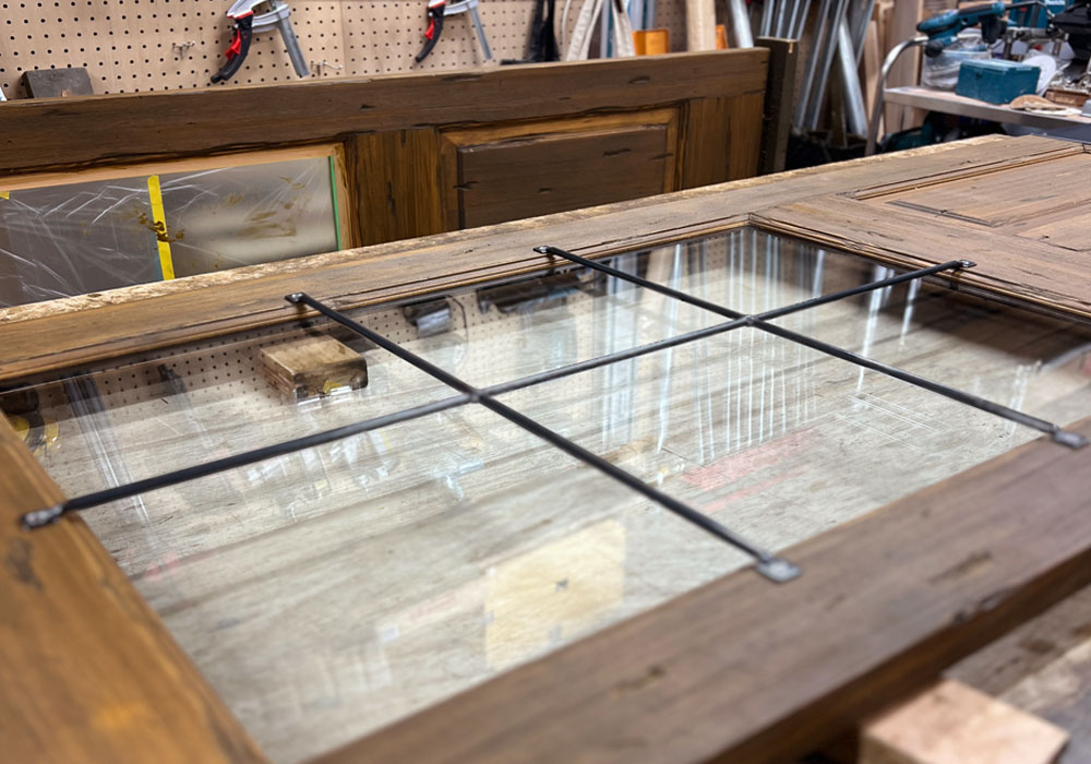 職人による手仕事のアイアン格子：無骨な造形美