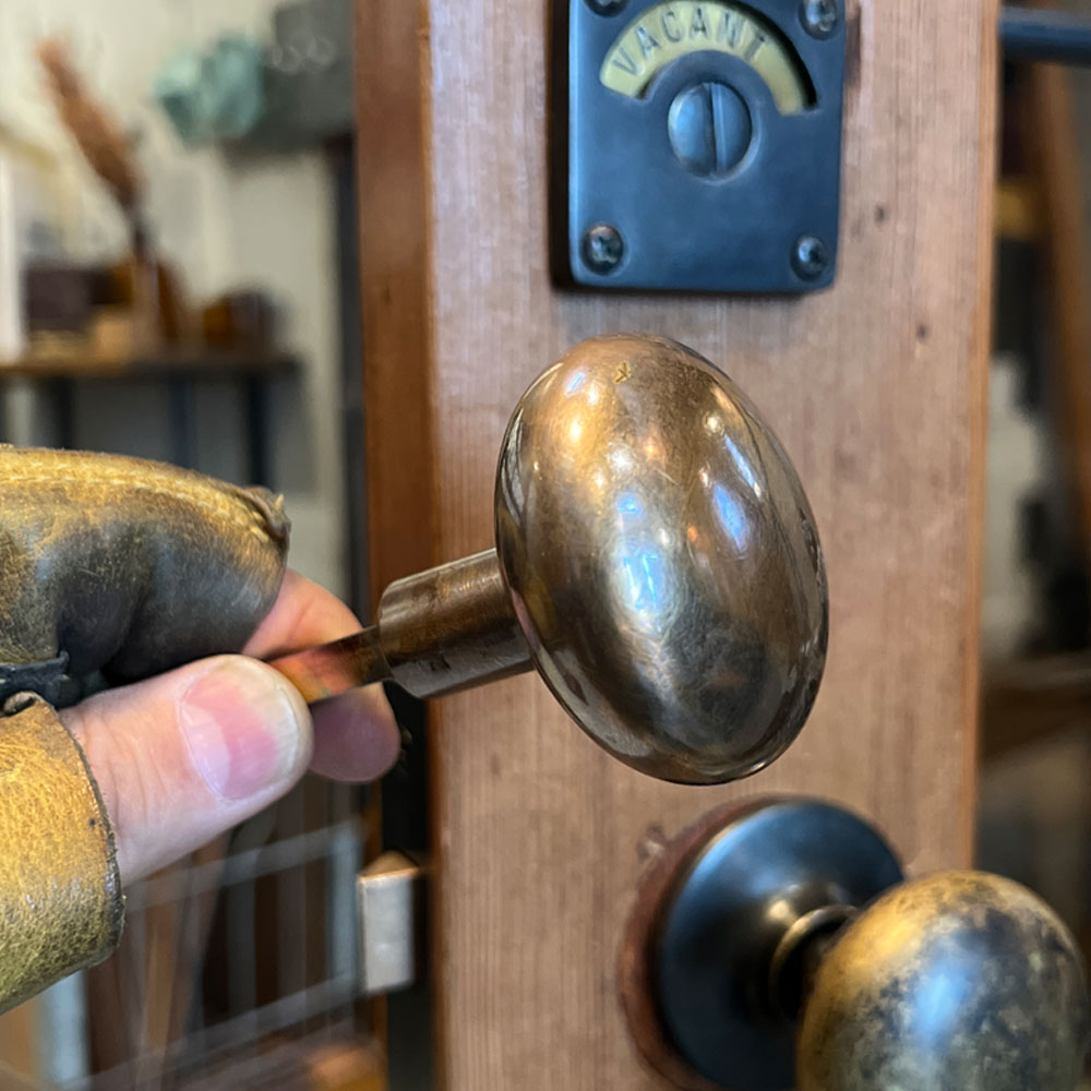 真鍮ドアノブ ID-1040 アンティークブラウンの飴色の輝き