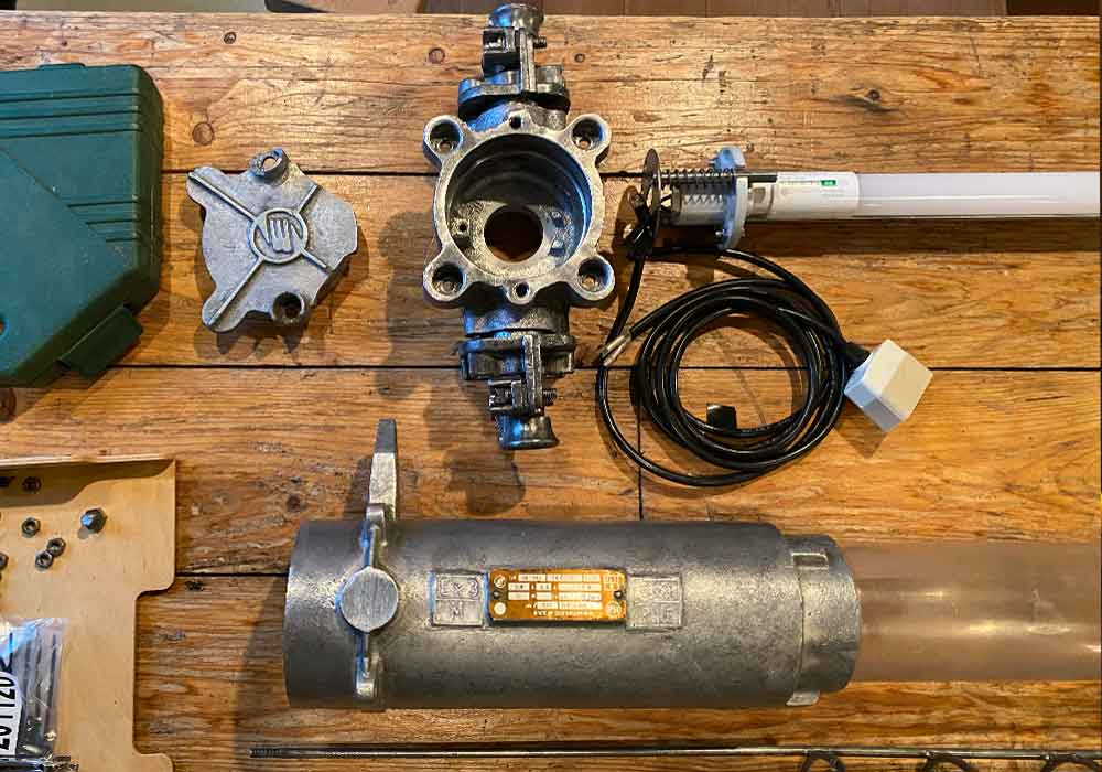 照明の分解工程：メカニカルな構造