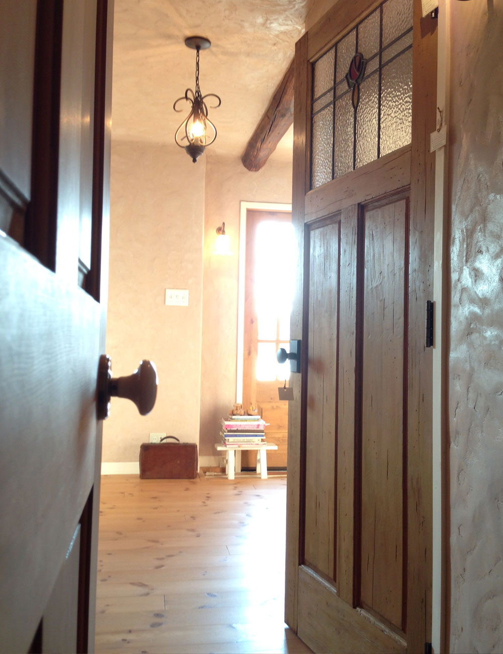 ヴィンテージ仕上げのローズステンドグラス