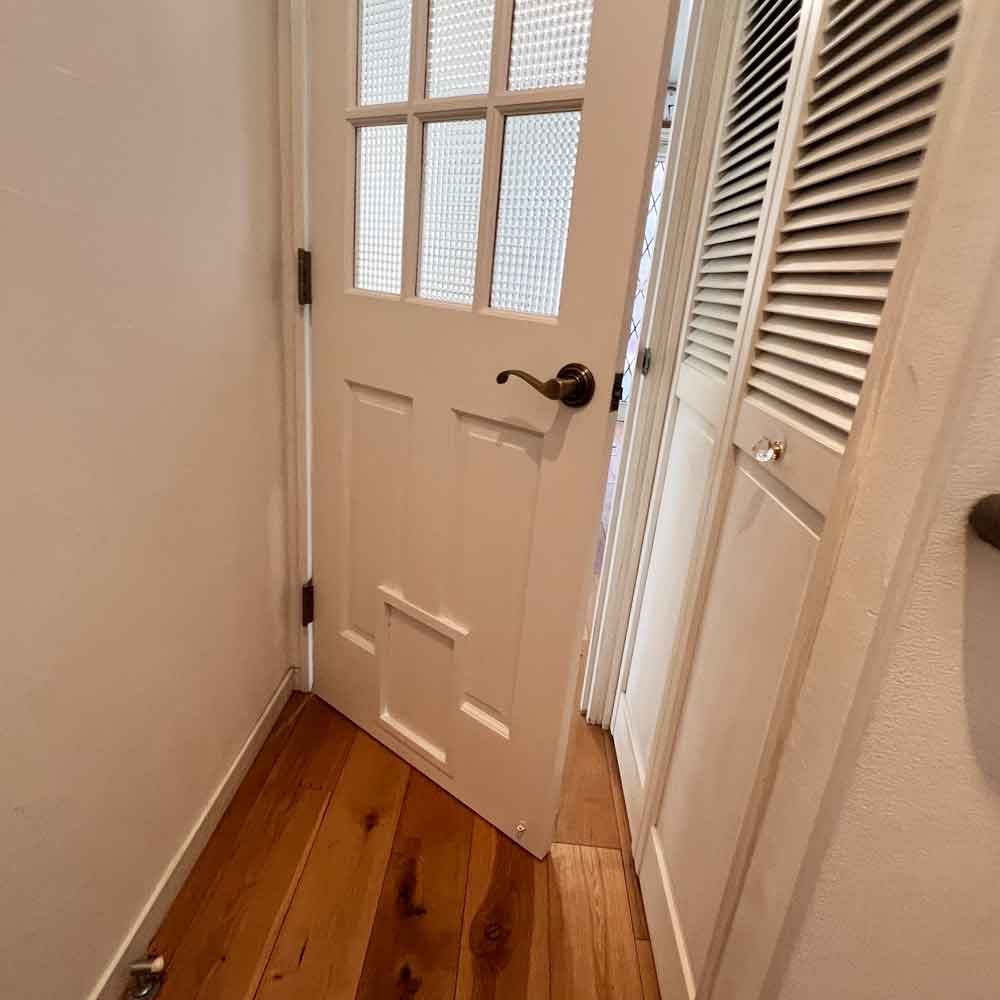 愛犬を想う扉で家族が笑顔に。築十数年で叶える「ペットドア」リノベ