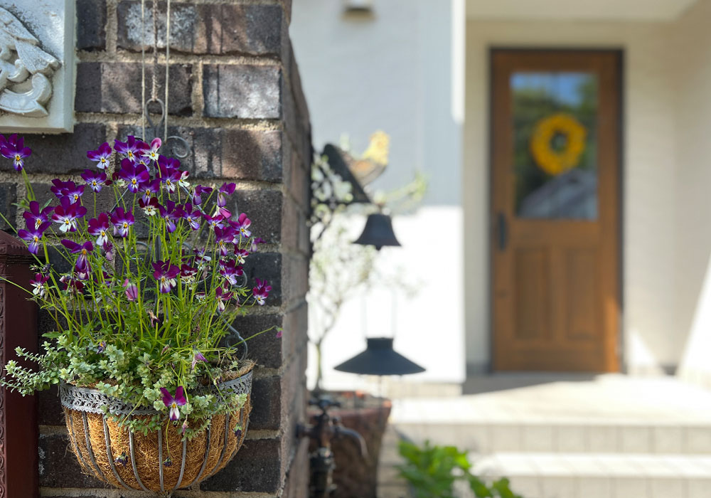 木製玄関ドアと調和したインテリア