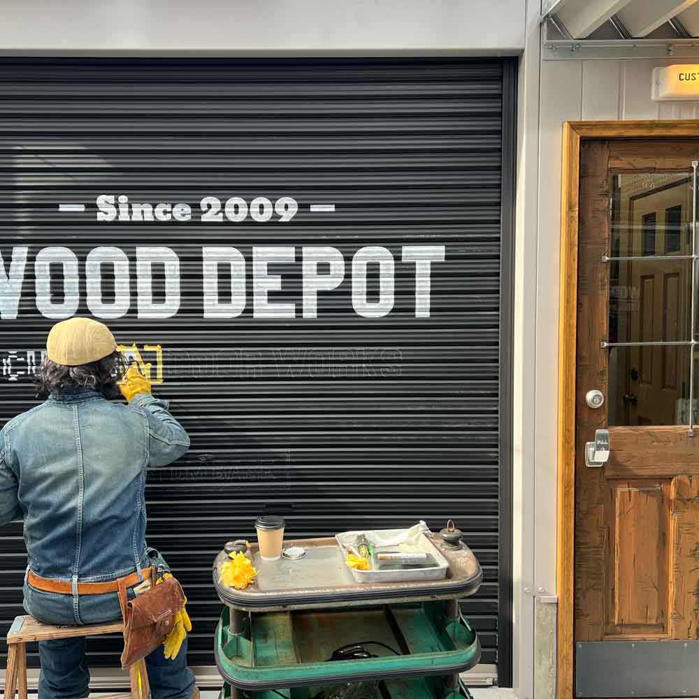 店舗改装DIY。手書きロゴで「味のある店」になる最高の空間演出術