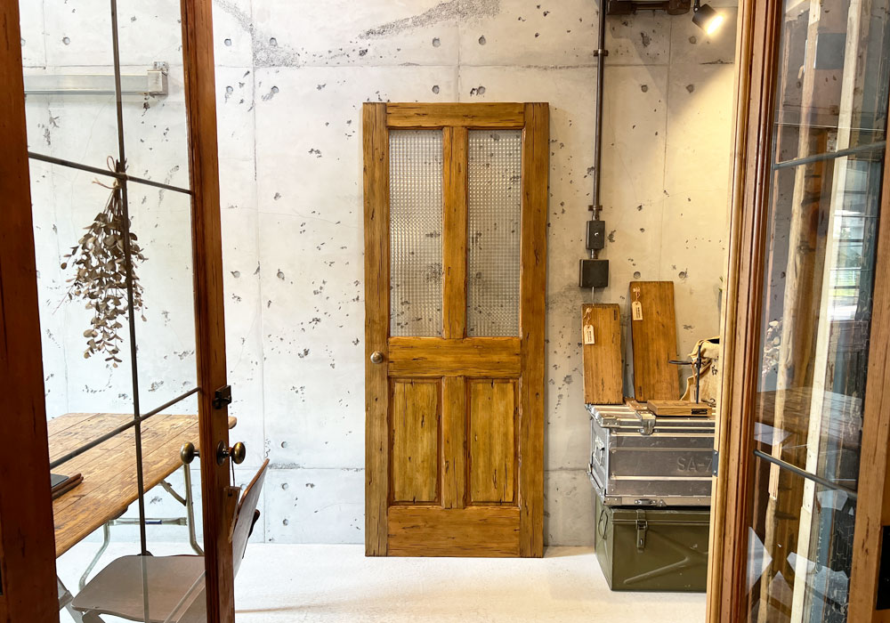 4. リノベーションや新築で後悔しないためのドアコーディネート ガラス越しに広がるお部屋の景色
