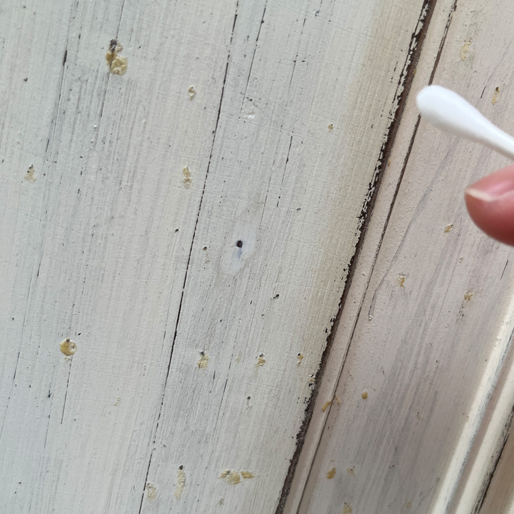 お湯・アルコール・IPAで擦り比べてみた結果IPAによりペンキ塗装が激しく剥がれた様子