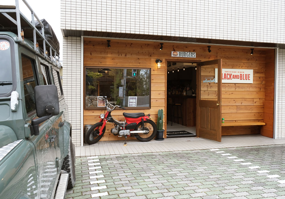 バーガーショップの店舗改装 アメリカンダイナーの入り口外観