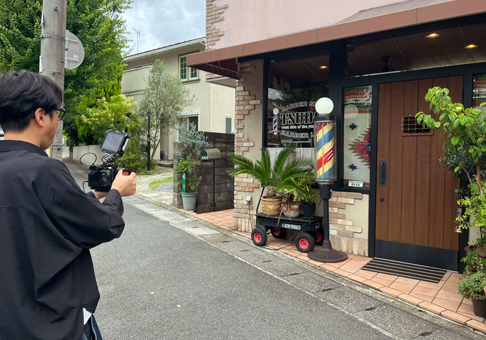 撮影現場に潜入!カリスマ理容士の魅力が炸裂したメイキング風景 BAR BER SHOP TSUDOI様の外観