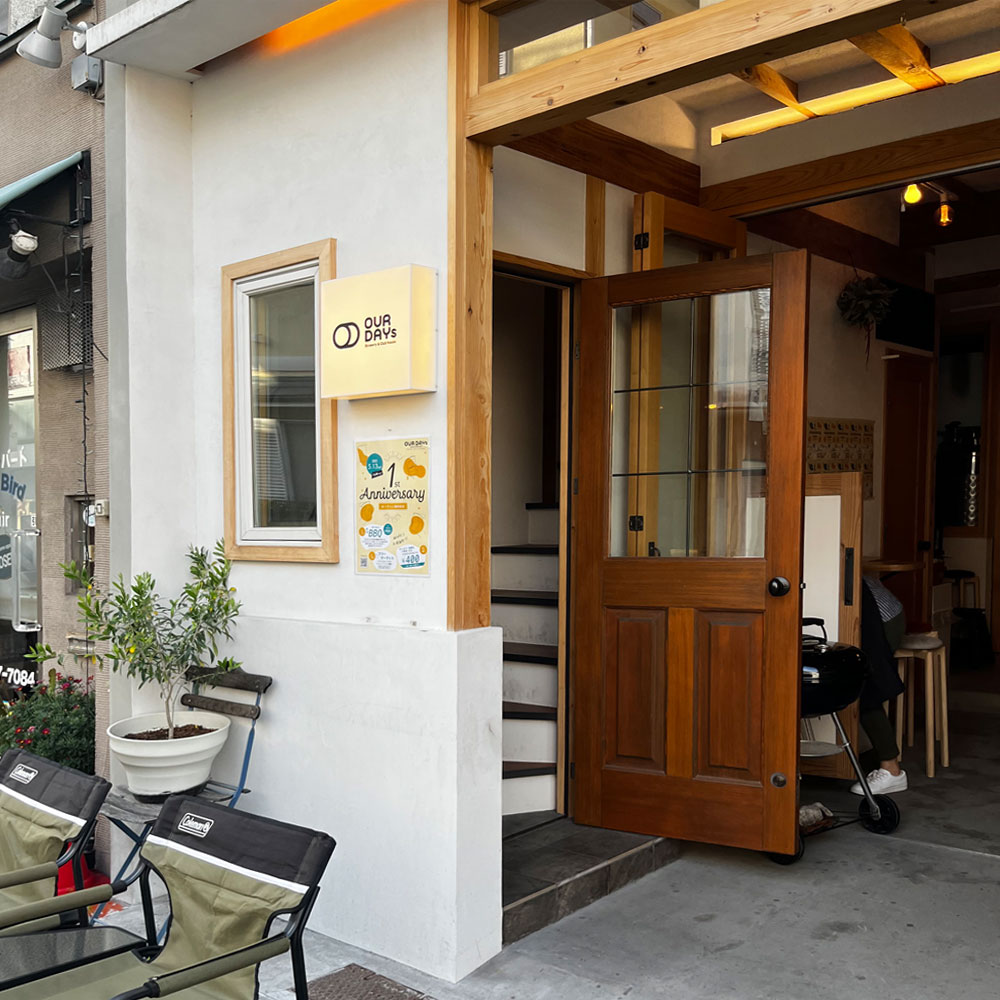 木製玄関ドアは店舗オーナー様の悩み事を解決する最強アイテムです