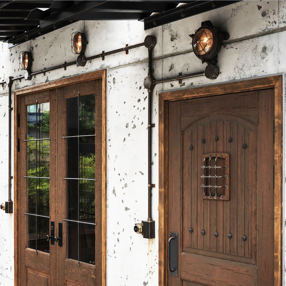 『店の顔』を決める3択：片開き？親子？観音開き？ 木製ドアで伝えるブランド哲学