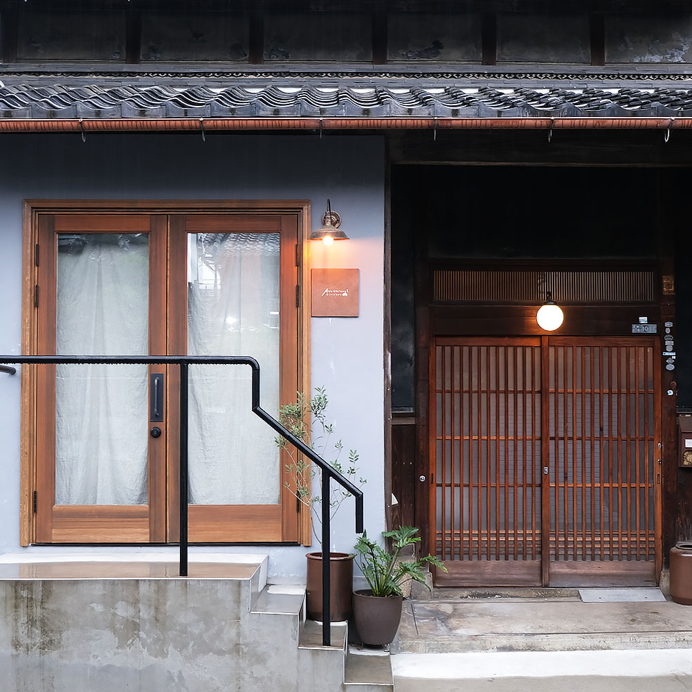 SHOP - 49｜『アルミのドアじゃ、ダメなんです』築75年の古民家に、ヴィンテージドアが灯した魔法