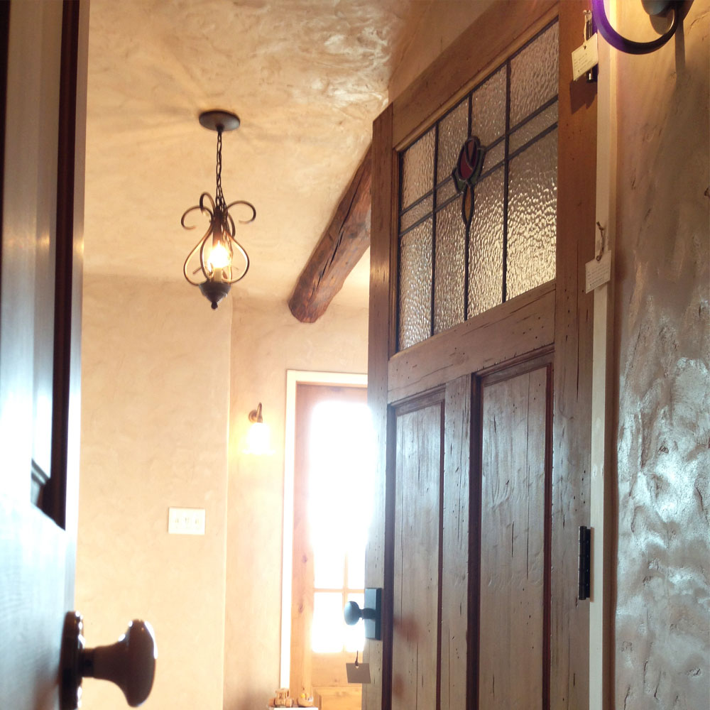 『復刻』探していた、私だけの一枚。10年の時を経て蘇る「ローズのステンドグラス木製室内ドア」