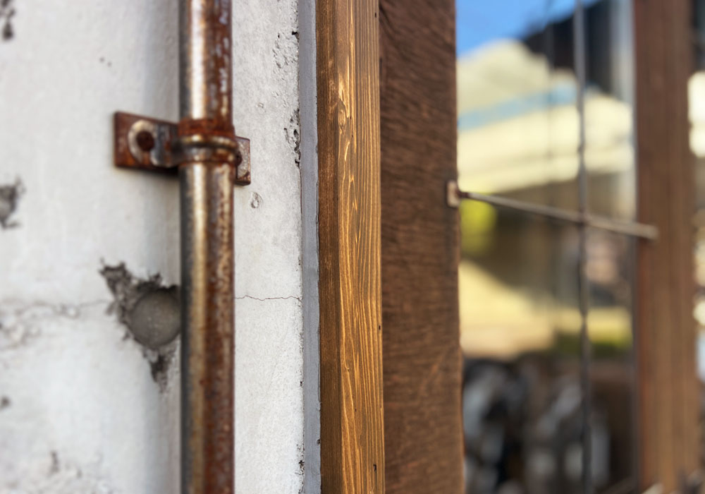 1. 「樹種」が違えば、発色は変わる 素材による色の染み込み方の違い