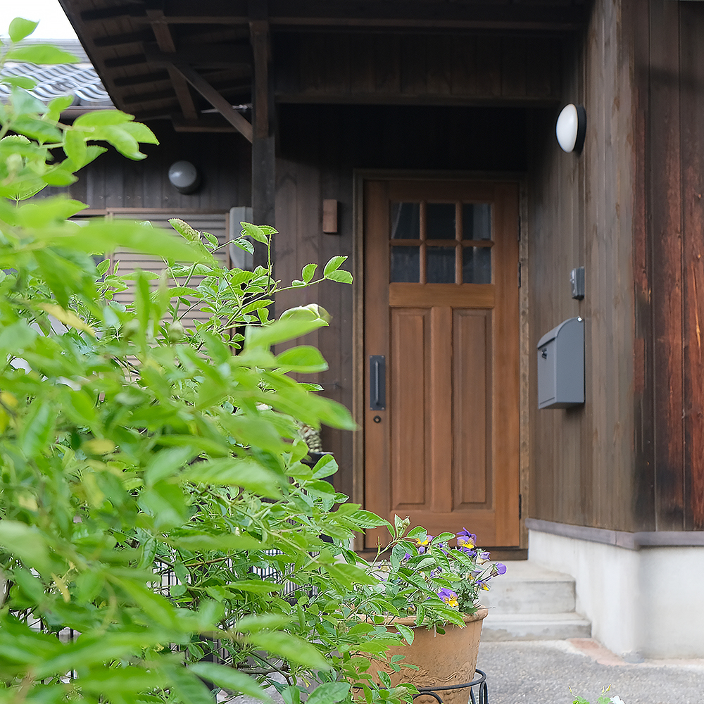 お家　木製玄関ドア　WORKS　施工実例