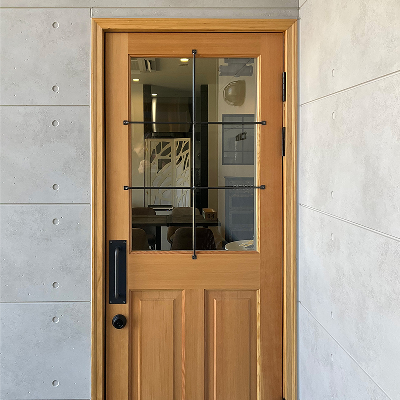 店舗　木製玄関ドア　片開きドア　WORKS　施工実例