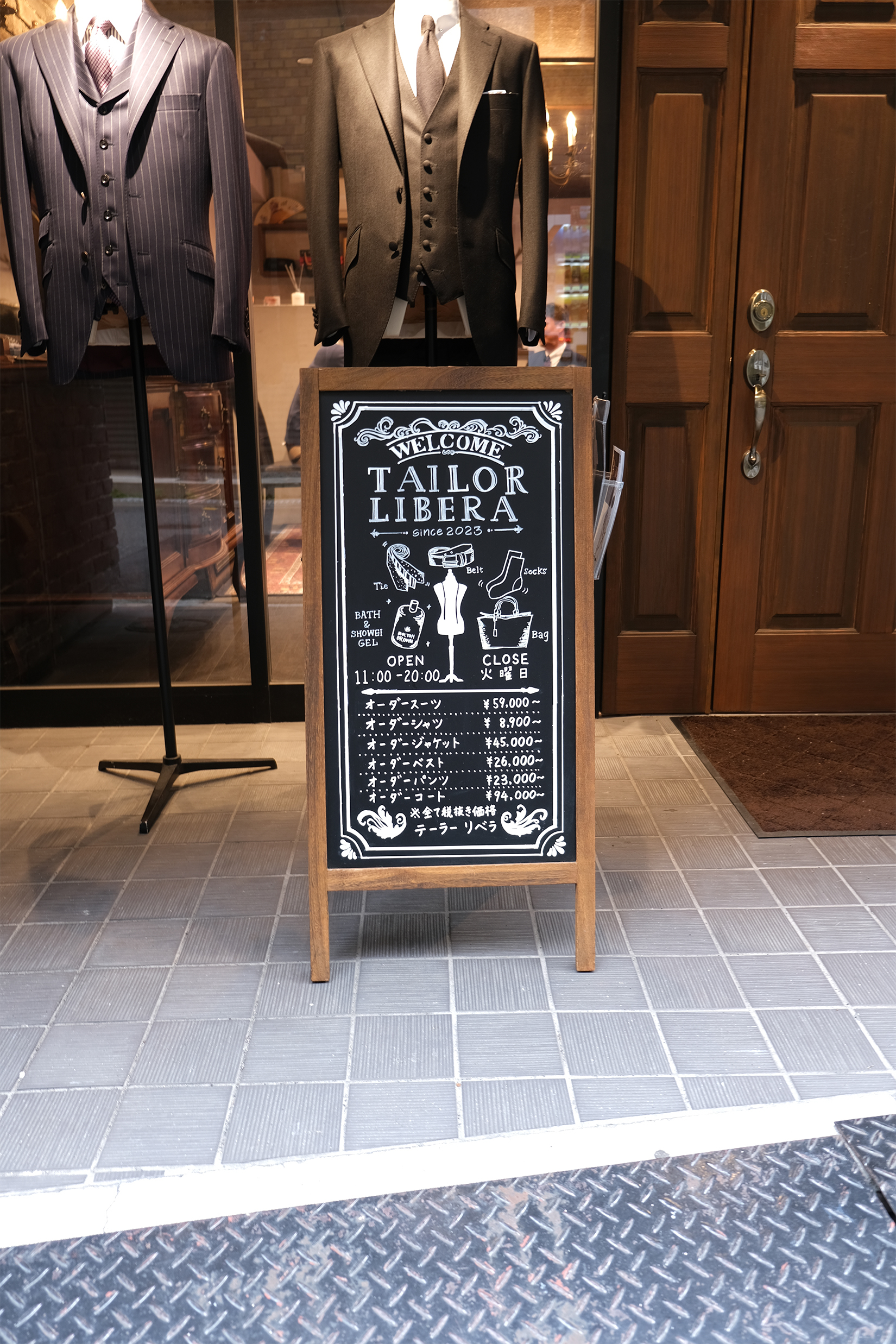 アルミドアから木製ドアへのリニューアル 木製玄関ドア設置事例1