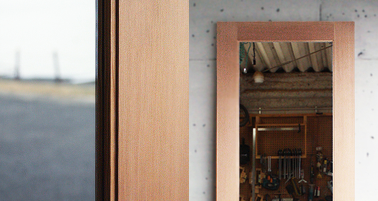 木製ドア　ステンドグラス　イメージ